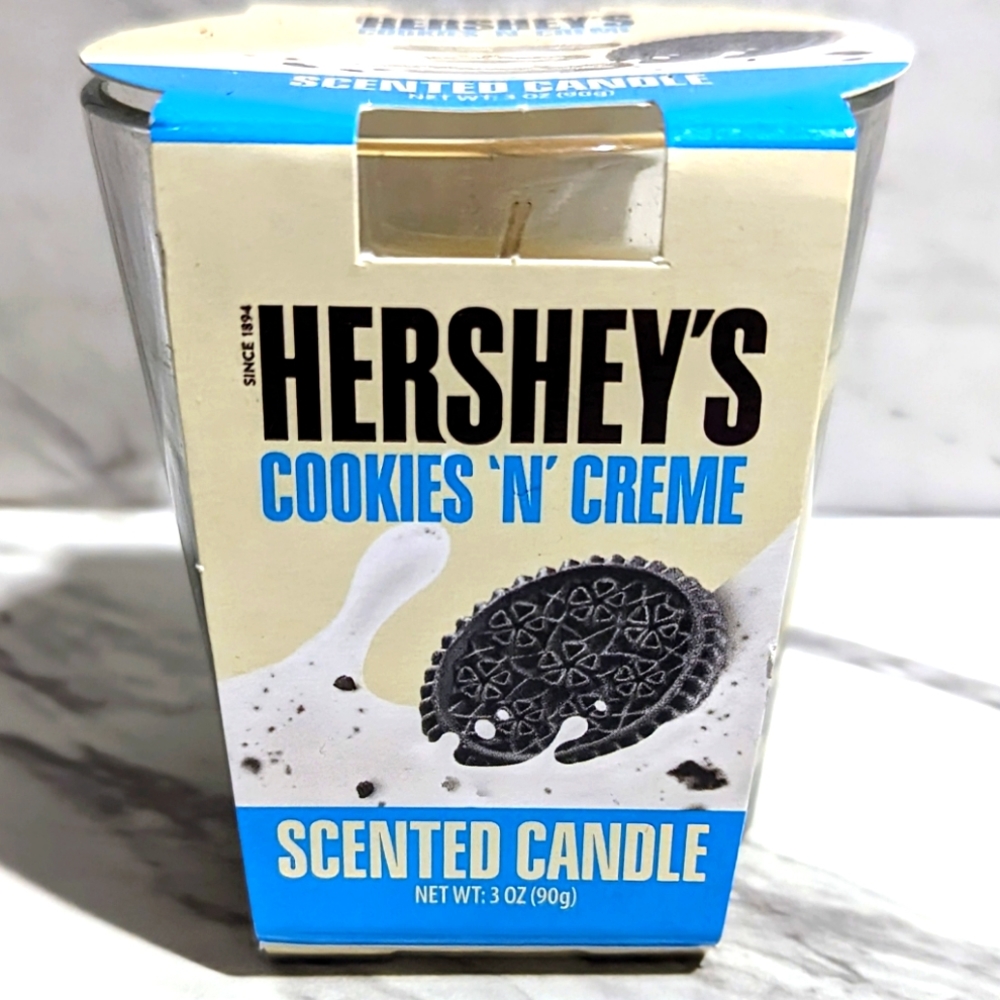 Hershey's cookies and cream chocolate bar scented candle